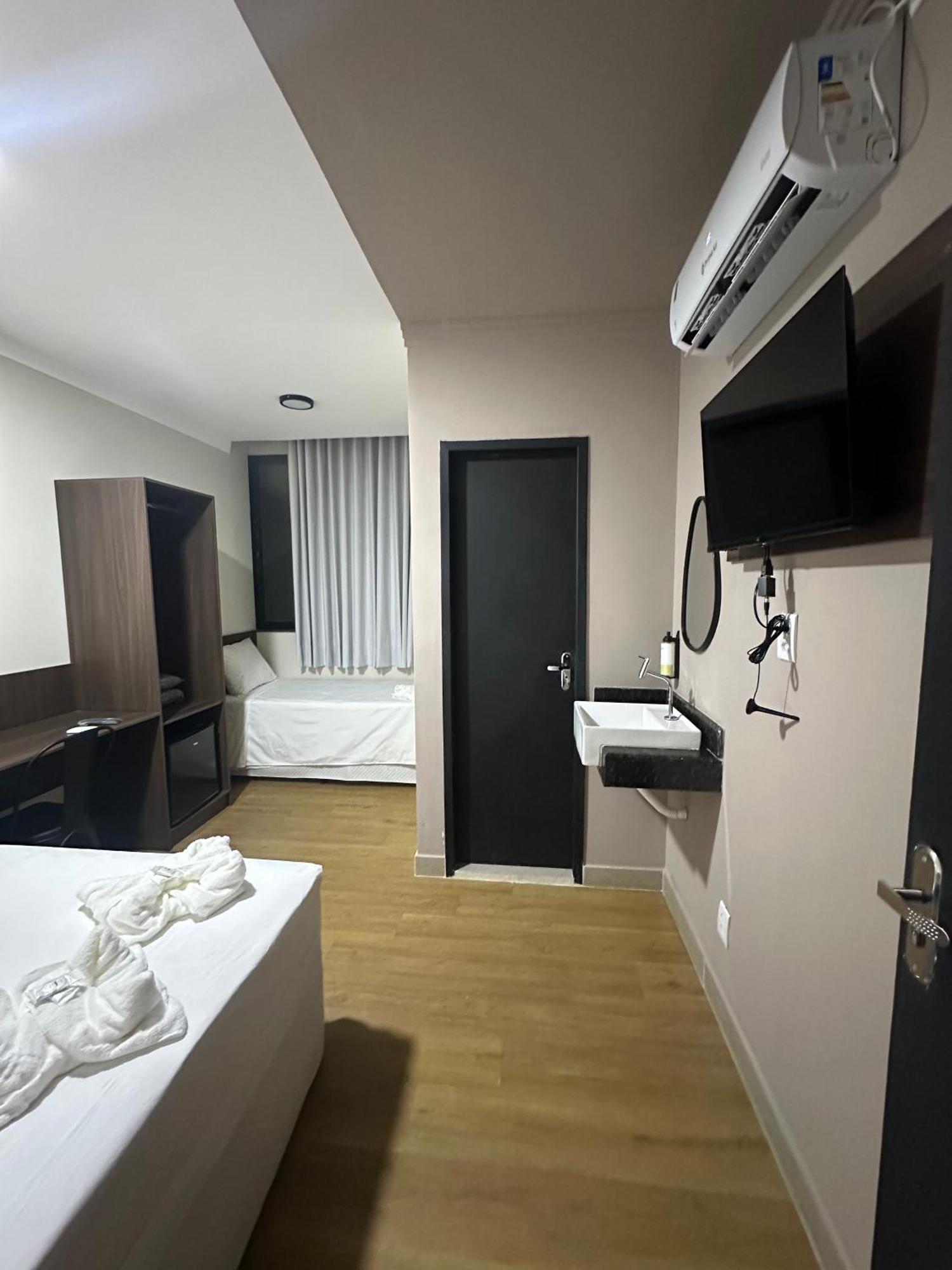 Otto Hotel ゴベルナドール・バラダレス エクステリア 写真